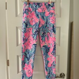Lilly Pulitzer Luxletic Corso pant size 4 EUC, no signs of wear.